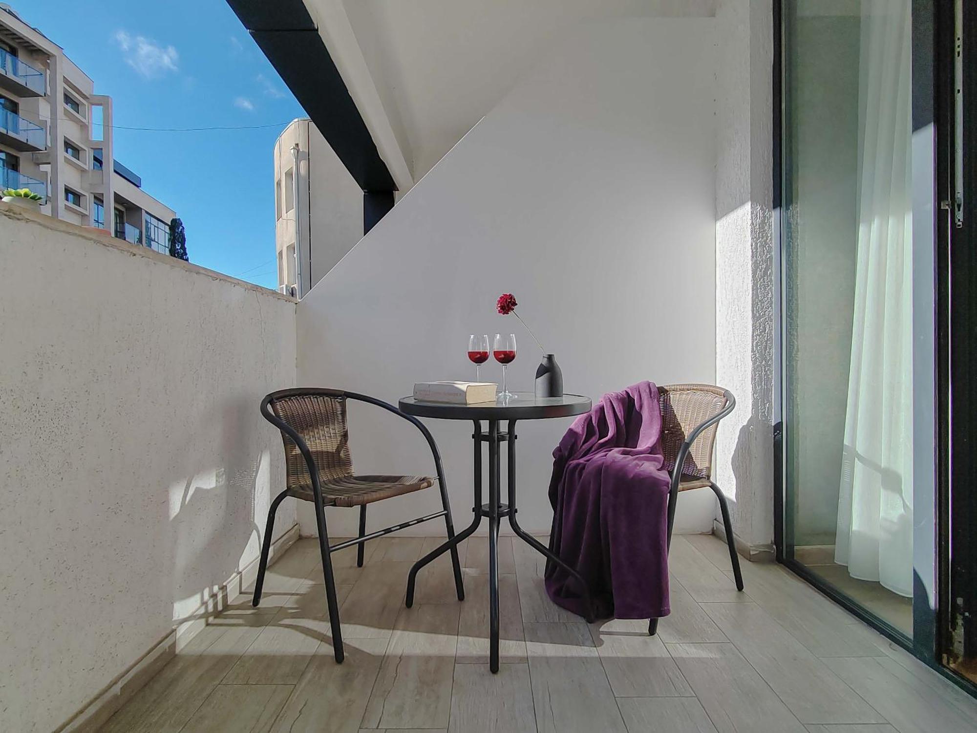Round Garden Hotel Tbilisi Zewnętrze zdjęcie