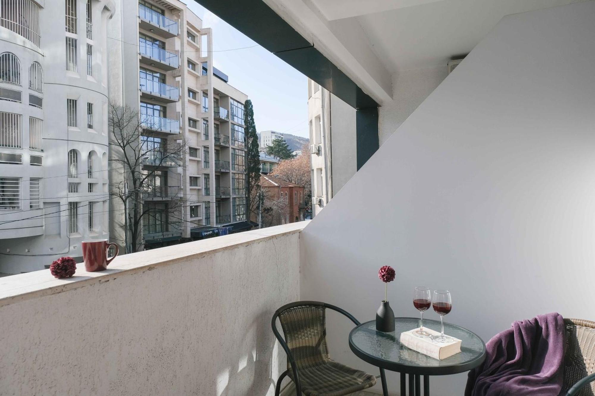 Round Garden Hotel Tbilisi Zewnętrze zdjęcie