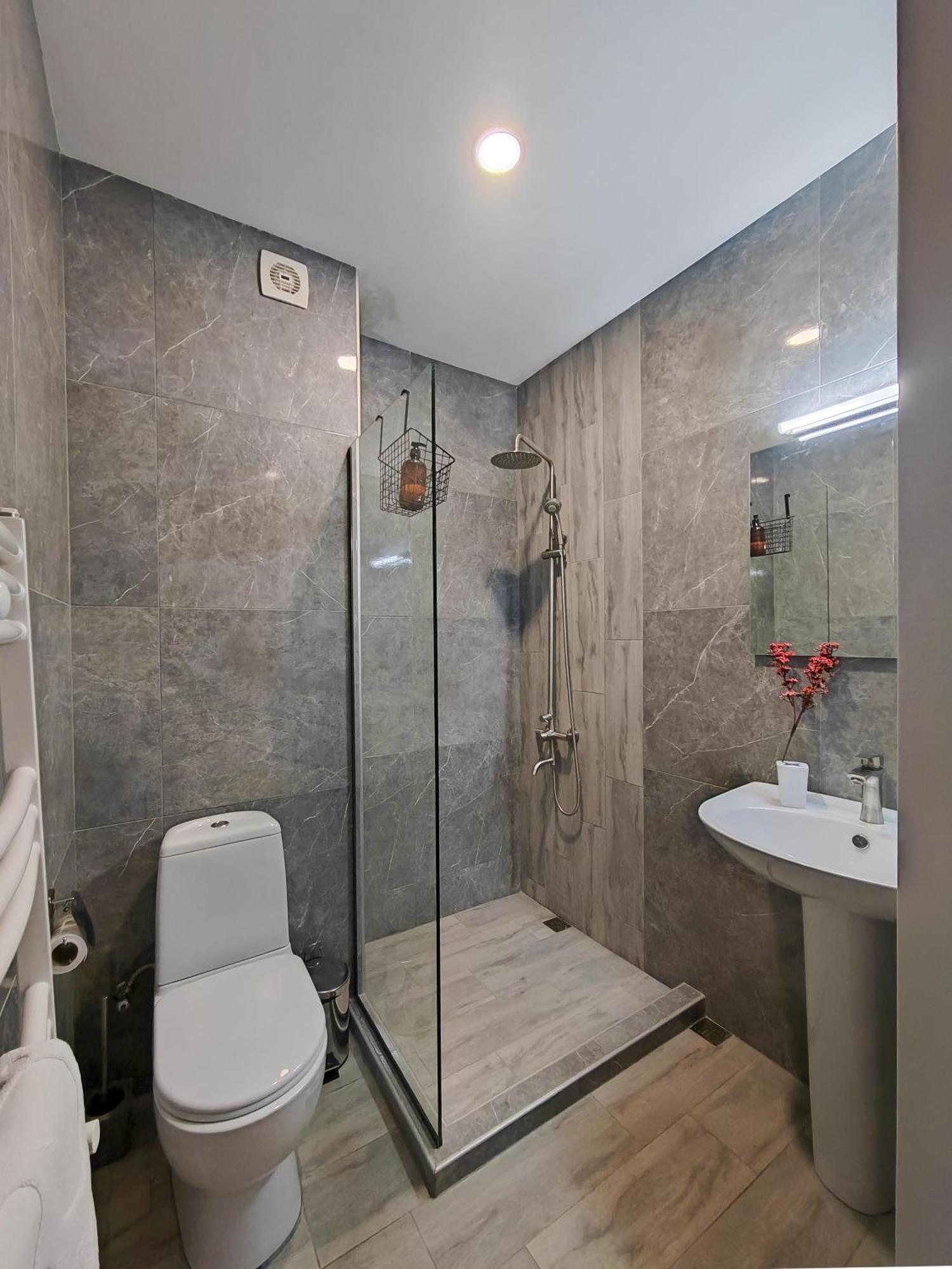 Round Garden Hotel Tbilisi Zewnętrze zdjęcie