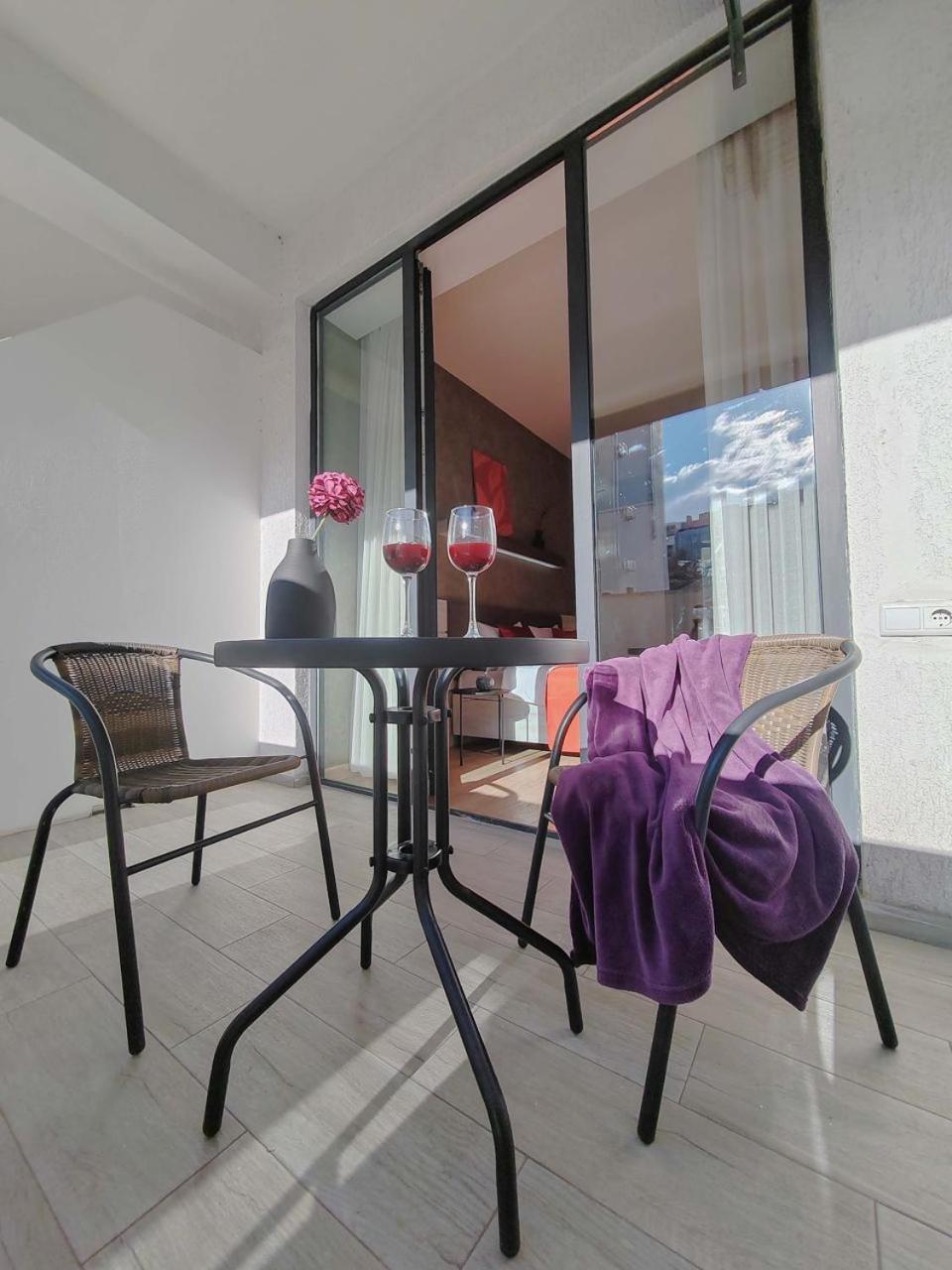 Round Garden Hotel Tbilisi Zewnętrze zdjęcie