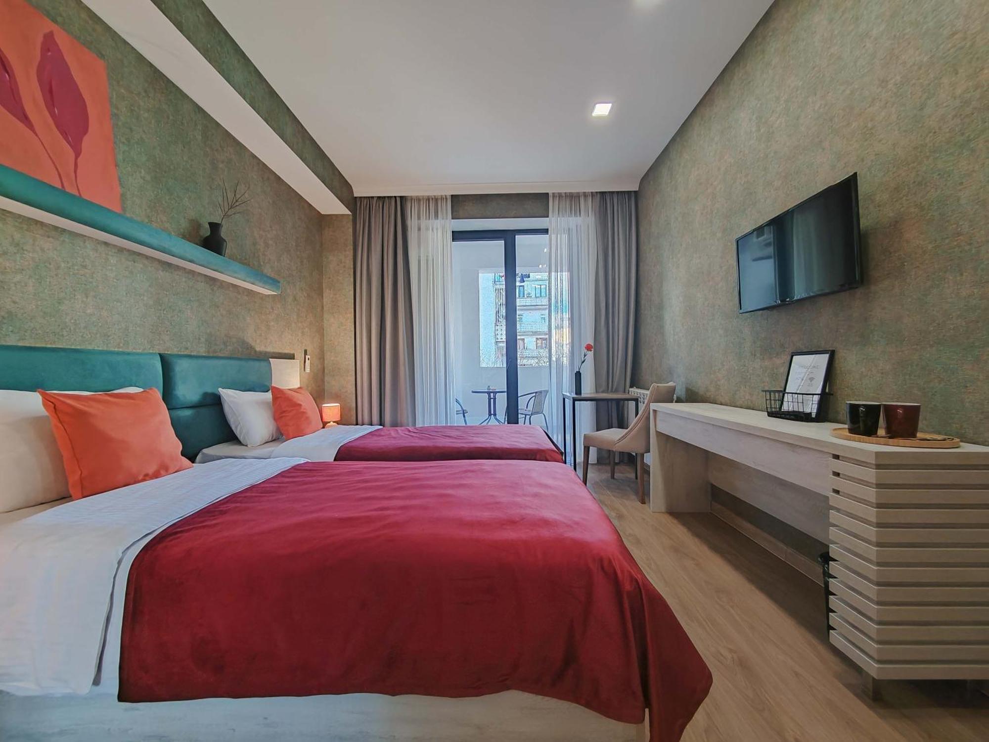 Round Garden Hotel Tbilisi Zewnętrze zdjęcie