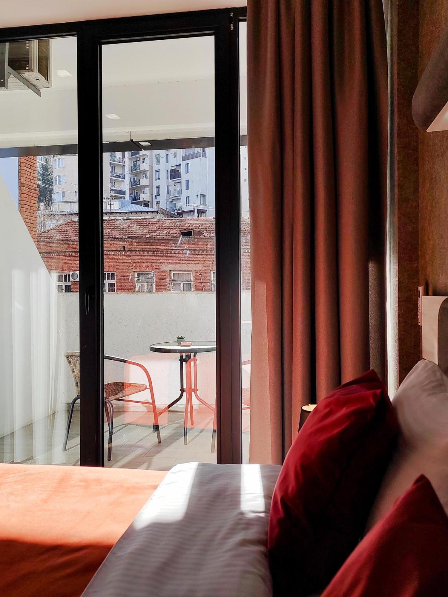 Round Garden Hotel Tbilisi Zewnętrze zdjęcie