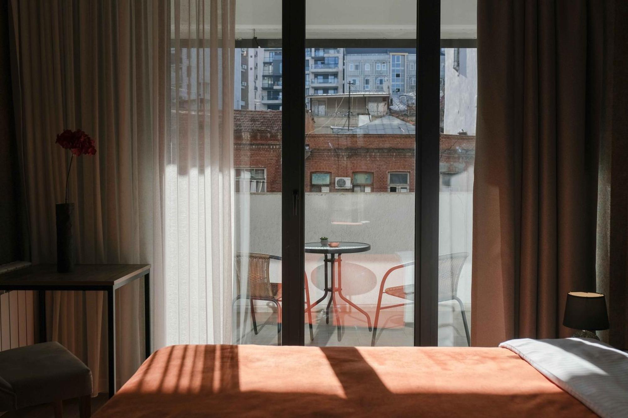 Round Garden Hotel Tbilisi Zewnętrze zdjęcie